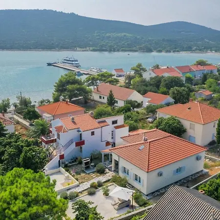 Vakantiehuis Holiday In Ist/insel 39389 *